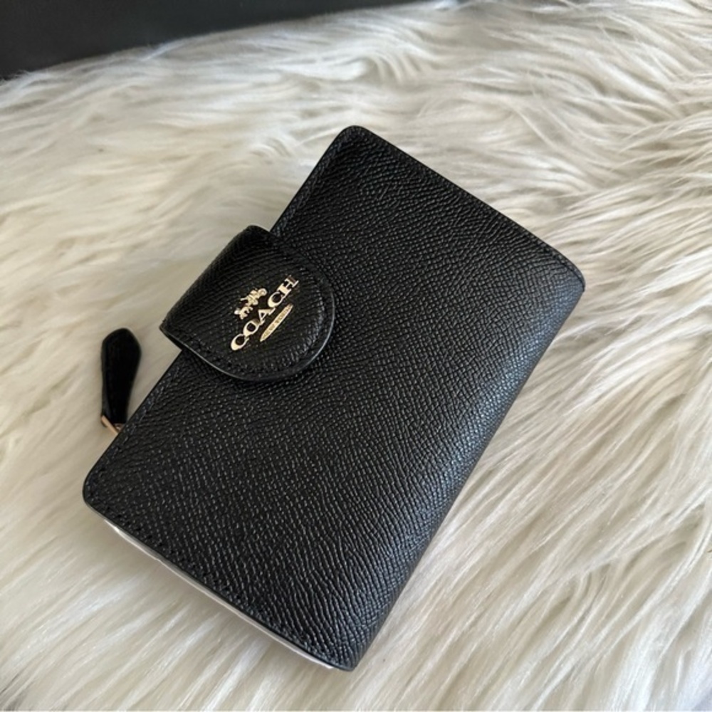New coach Medium Corner Zip Wallet